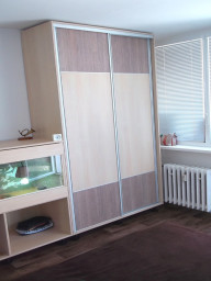Vestavěná skříň Jilm 03